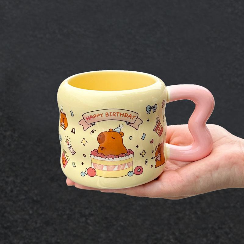 Подарок на день рождения для девушек Капибара милая капибара чашка для девушек керамическая кружка с крышкой подарочная коробка 401-500ml
Подарок на день рождения для девушек Капибара милая капибара чашка для девушек керамическая кружка с крышкой подарочная коробка 401-500ml