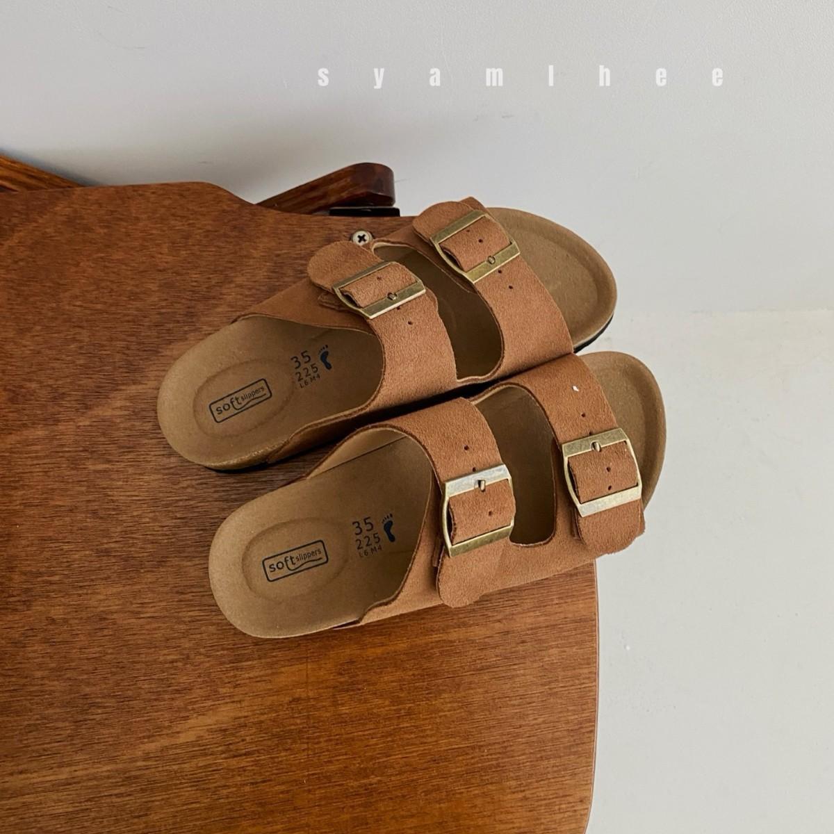 Cowhide version flat-bottomed cool slippers women s 25 summer wear retro heightening muffin bottom soft bottom non-slip versatile 35 жовтий
Cowhide version flat-bottomed cool slippers women s 25 summer wear retro heightening muffin bottom soft bottom non-slip versatile 35 жовтий