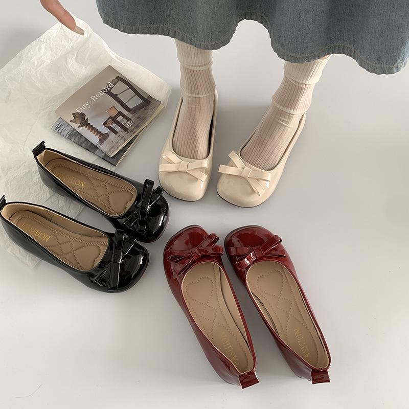 French versatile bow with skirt soft-soled beanie shoes for women s outer wear summer new shallow mouth flat-soled single shoes 35 чёрный
French versatile bow with skirt soft-soled beanie shoes for women s outer wear summer new shallow mouth flat-soled single shoes 35 чёрный