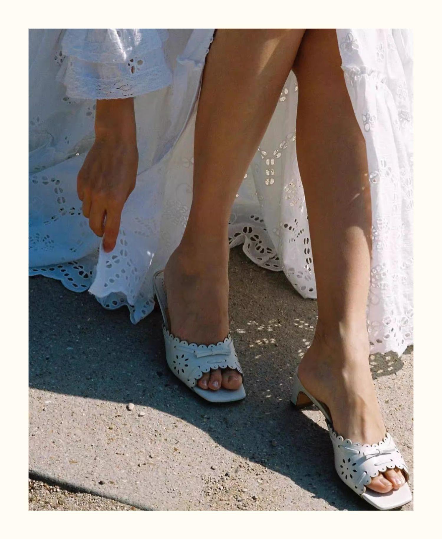 Leather retro open-toed square head hollow cool slippers women s summer wear high heels thick heel bow word sandals 40 белый
Leather retro open-toed square head hollow cool slippers women s summer wear high heels thick heel bow word sandals 40 белый