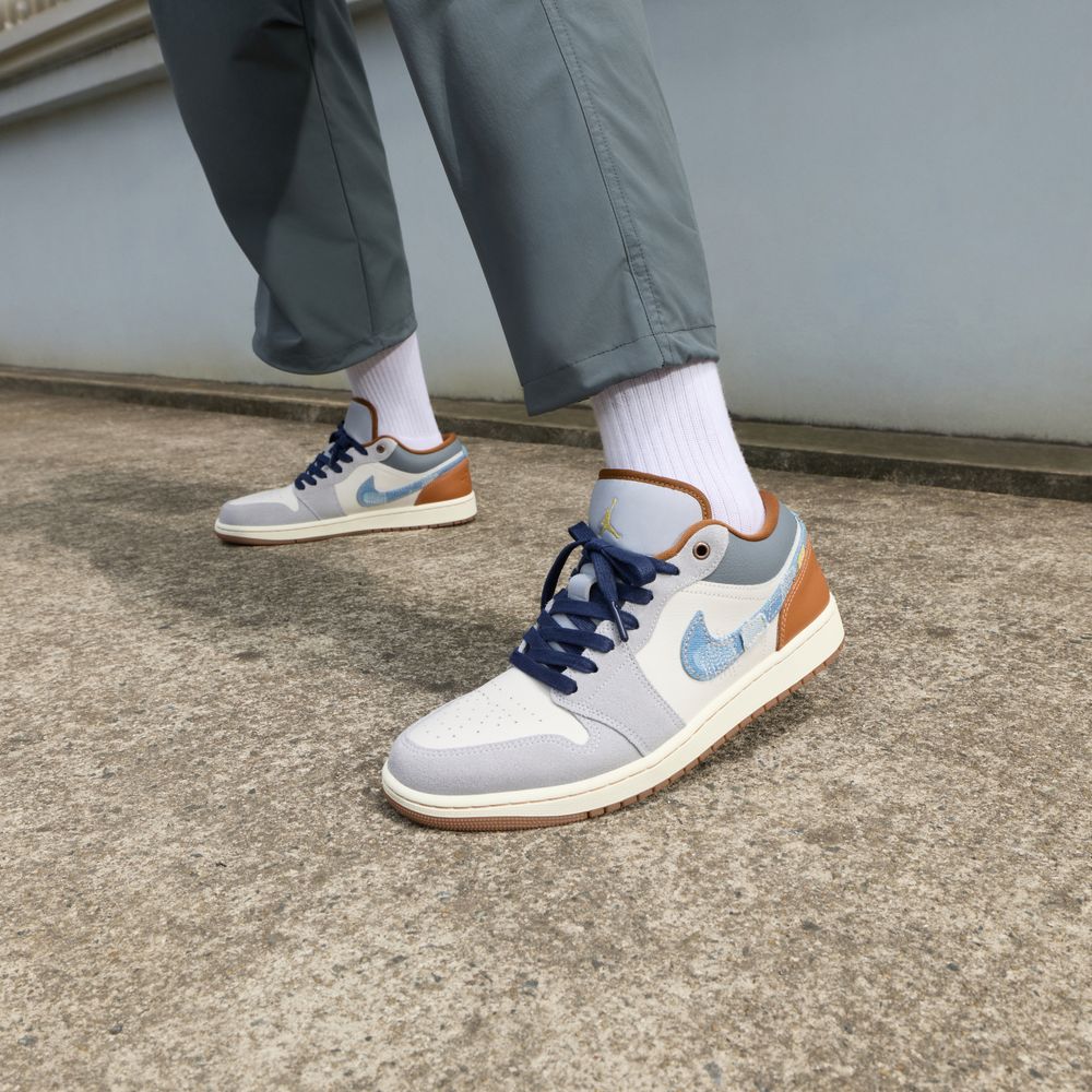 Jordan 1 Low SE Phantom Repaired Denim Swoosh 45.5
Jordan 1 Low SE Phantom Repaired Denim Swoosh 45.5