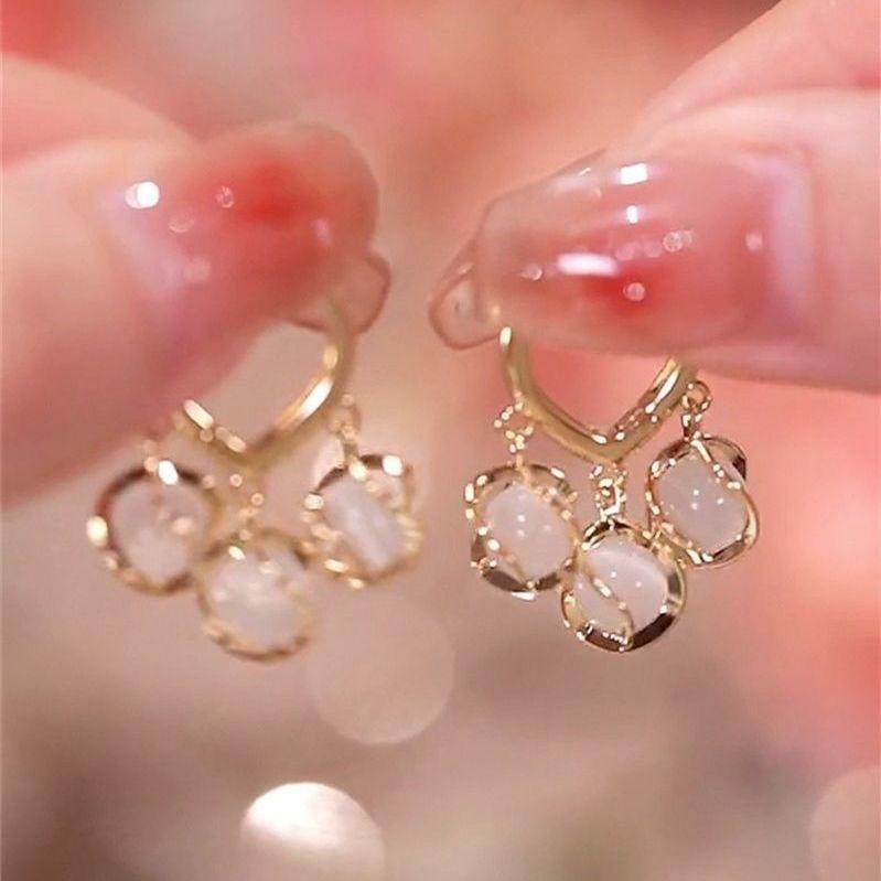 2022 New Arrival Fashion Earrings Crystal Trendy Water Drop Women Dangle Earrings Long Tassle Elegant Female Jewelry
2022 New Arrival Fashion Earrings Crystal Trendy Water Drop Women Dangle Earrings Long Tassle Elegant Female Jewelry