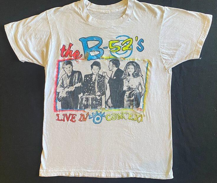The B52s 90#039;s Totally Trashed Live in Concert Cosmic Thing On Tour MM1143 Unisex T-Shirt XL
The B52s 90#039;s Totally Trashed Live in Concert Cosmic Thing On Tour MM1143 Unisex T-Shirt XL