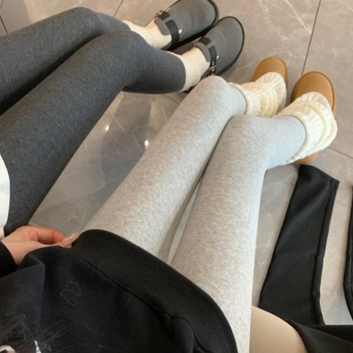 Solid color elastic high-waisted shark leggings women s autumn 2024 new casual belly and hip yoga velvet pants M
Solid color elastic high-waisted shark leggings women s autumn 2024 new casual belly and hip yoga velvet pants M