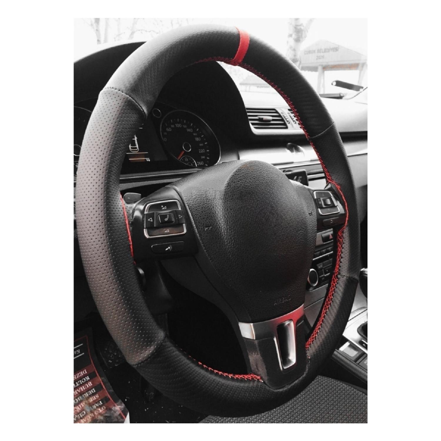 Универсальный карбоновый кожаный чехол на руль, прошитый карбоновой красной нитью в горошек
Универсальный карбоновый кожаный чехол на руль, прошитый карбоновой красной нитью в горошек