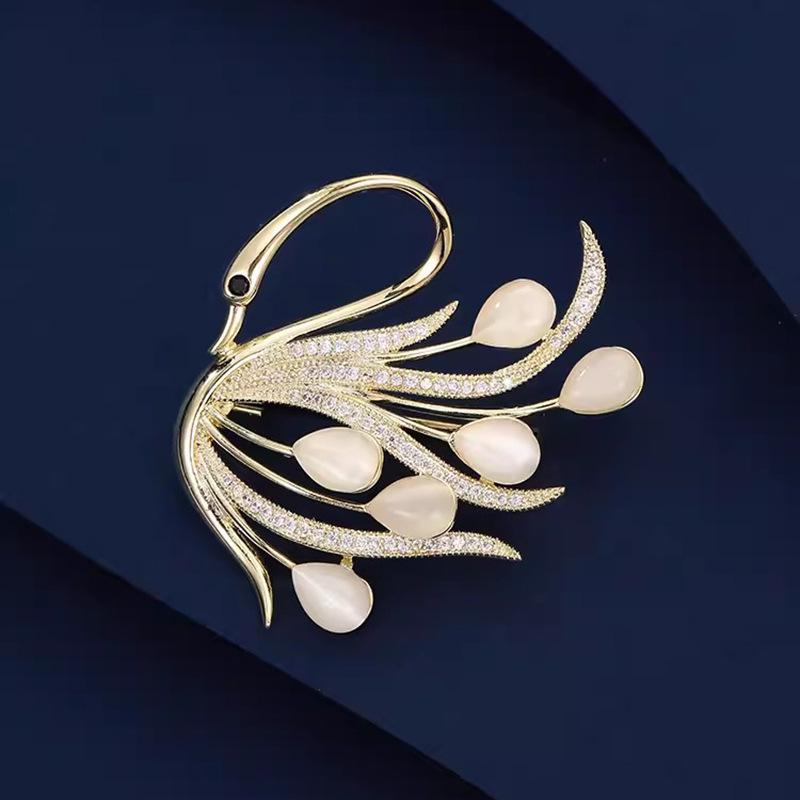 Exquisite Cat s Eye Swan Brooch: Elegant Women s Pin for Suits and Lapels, Enhancing Fashion with Personality.
Exquisite Cat s Eye Swan Brooch: Elegant Women s Pin for Suits and Lapels, Enhancing Fashion with Personality.