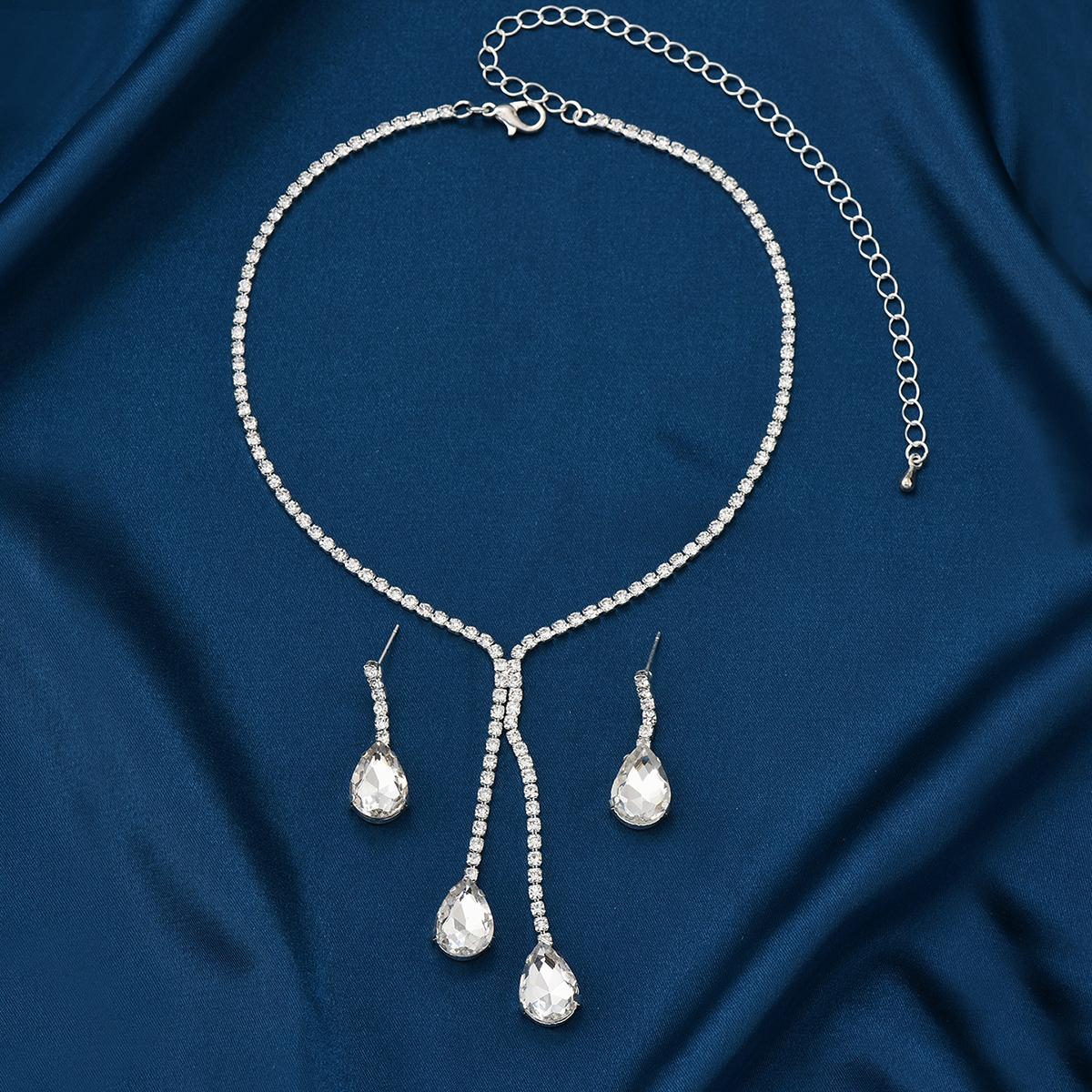 3PC Women s Fashion Four Leaf Flower Series Necklace, Earrings, Jewelry Set Suitable for Wedding, Party, Festival Gifts-8525
3PC Women s Fashion Four Leaf Flower Series Necklace, Earrings, Jewelry Set Suitable for Wedding, Party, Festival Gifts-8525