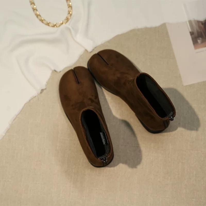 Cowhide version~ niche split-toed thin boots short boots women s new thick heel versatile rear zipper Martin boots 40
Cowhide version~ niche split-toed thin boots short boots women s new thick heel versatile rear zipper Martin boots 40