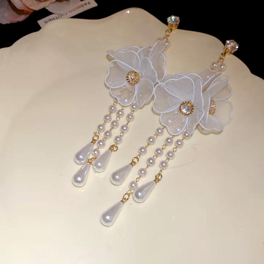 Silver needle zircon silk mesh flower pearl water drop fringed earrings simple fashion stud earrings light luxury high-end earrings women
Silver needle zircon silk mesh flower pearl water drop fringed earrings simple fashion stud earrings light luxury high-end earrings women
