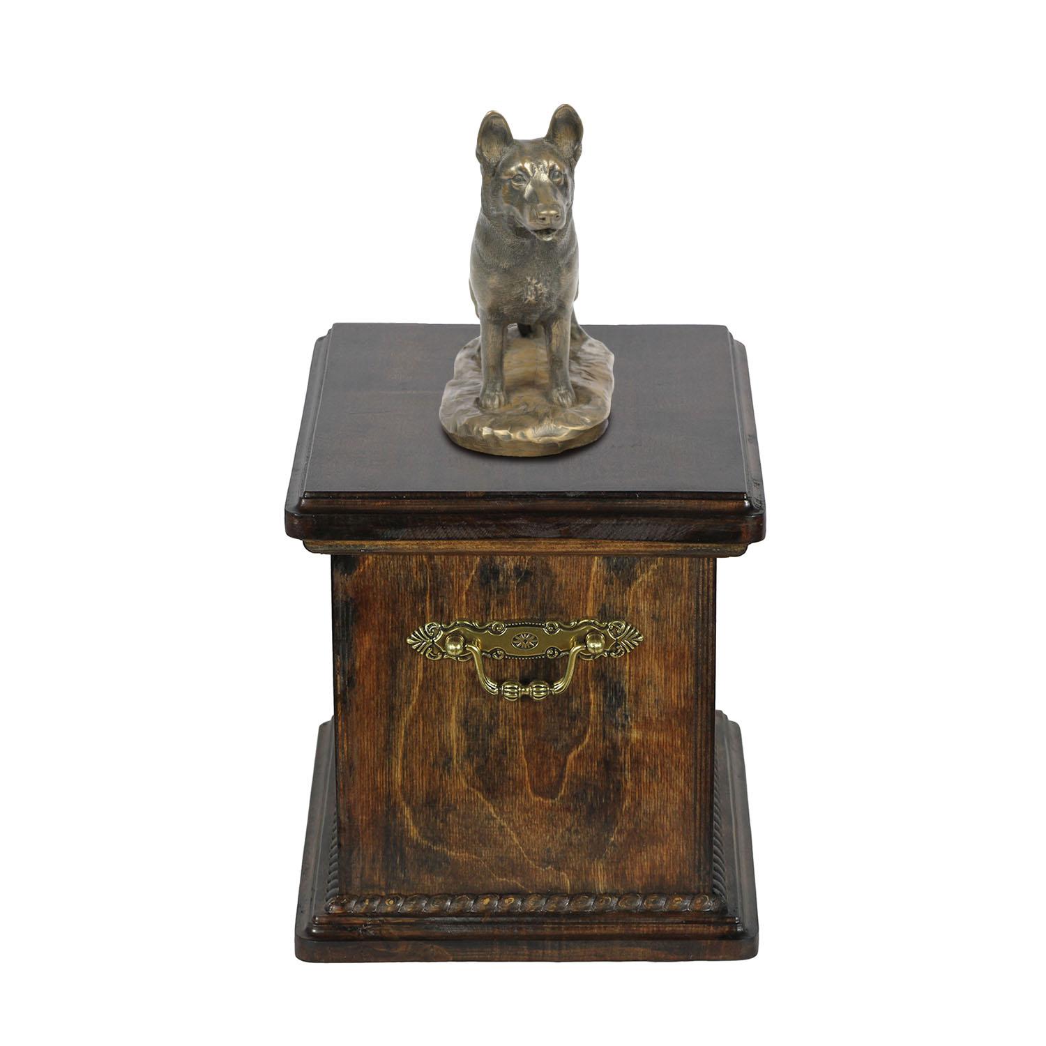 German Shepherd Dog, Alsatian Wolf Dog - urn for the ashes of a dog, urn with a statuette, elegant urn in the classic style of the Art-Dog brand коричневий
German Shepherd Dog, Alsatian Wolf Dog - urn for the ashes of a dog, urn with a statuette, elegant urn in the classic style of the Art-Dog brand коричневий