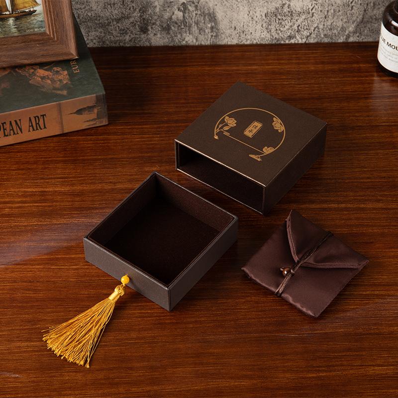 Protective Vintage Jewelry Storage Jewelry Chinese Packaging Luxurious Bracelet Necklace Box Tassel Jewelry Box For Dressing
Protective Vintage Jewelry Storage Jewelry Chinese Packaging Luxurious Bracelet Necklace Box Tassel Jewelry Box For Dressing