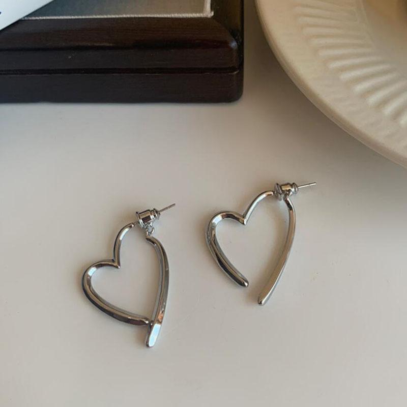 Spring and Summer Niche Cold Style Peach Heart Earrings with Lines срібний
Spring and Summer Niche Cold Style Peach Heart Earrings with Lines срібний