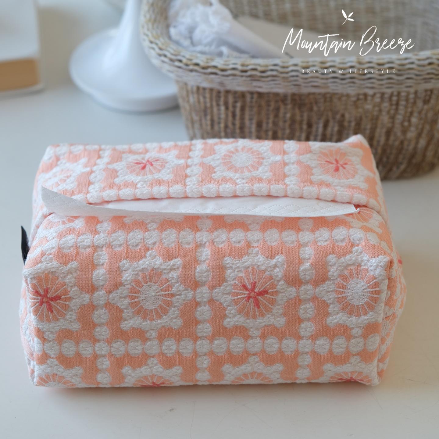 French fresh relief paper towel box, living room dining table, coffee table ornament, household paper towel storage box, blue. Length 17*width 11*height 8cm
French fresh relief paper towel box, living room dining table, coffee table ornament, household paper towel storage box, blue. Length 17*width 11*height 8cm