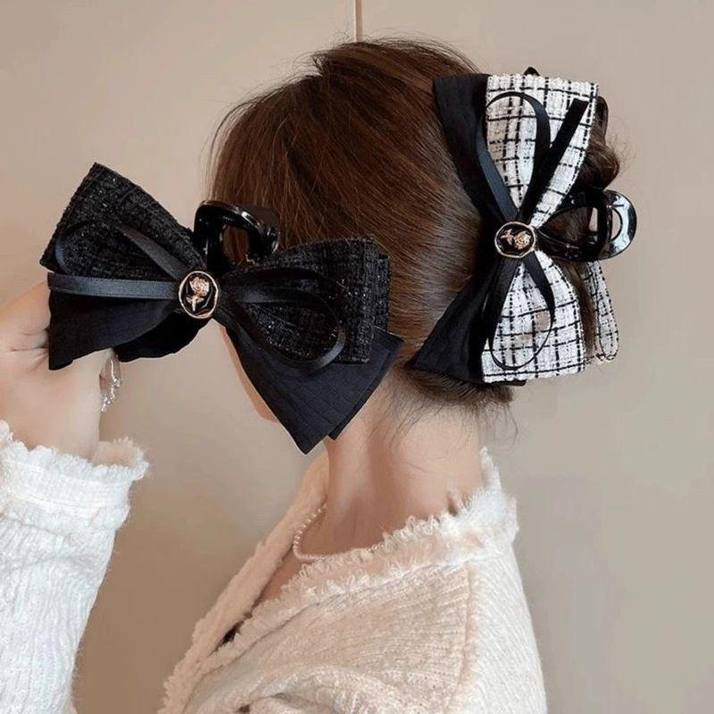 1pc Xiaoxiangfeng bow hair clip for women, fashionable and exquisite, rose shaped hair, shark shaped hair clip, hair catcher
1pc Xiaoxiangfeng bow hair clip for women, fashionable and exquisite, rose shaped hair, shark shaped hair clip, hair catcher