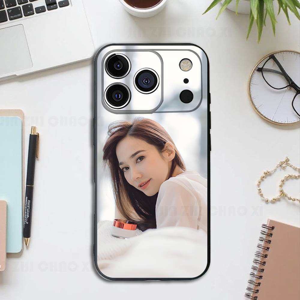 A-Aum Actor P-Patcharapa Black Phone Case For IPhone 17 16 15 14 13 12 13 12 11 Pro Max Plus XS XR Silicone Soft Back Cover iPhone14Pro
A-Aum Actor P-Patcharapa Black Phone Case For IPhone 17 16 15 14 13 12 13 12 11 Pro Max Plus XS XR Silicone Soft Back Cover iPhone14Pro