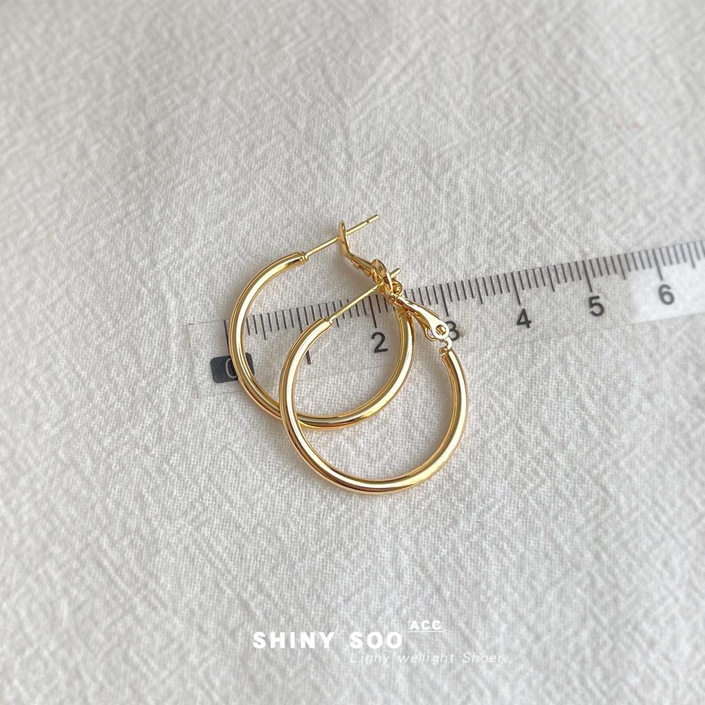 Minimalist High-End Round Statement Earrings for Women - Niche Cool Style
Minimalist High-End Round Statement Earrings for Women - Niche Cool Style
