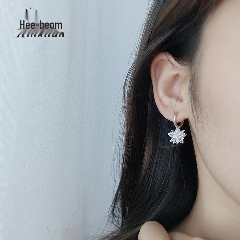 S925 Sterling Silver Ice Flower Snowflake Crystal Stud Earrings for Women - Korean Style, Perfect for Autumn, Winter, and Christmas S925 Silver
S925 Sterling Silver Ice Flower Snowflake Crystal Stud Earrings for Women - Korean Style, Perfect for Autumn, Winter, and Christmas S925 Silver