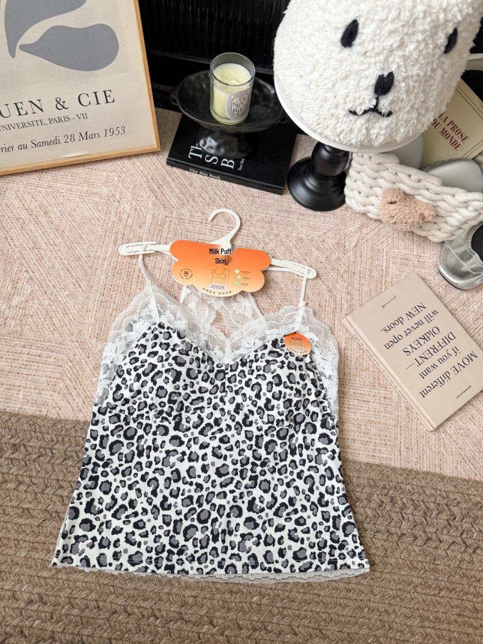 Leopard Print Lace Patchwork Spaghetti Strap Halter Top with Built-in Bra M
Leopard Print Lace Patchwork Spaghetti Strap Halter Top with Built-in Bra M