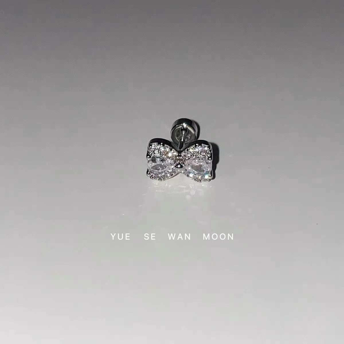 Sparkling Cute Sweet Diamond Ear Cartilage Studs: Titanium Steel Screw-Back Versatile Korean Japanese Earrings for Women
Sparkling Cute Sweet Diamond Ear Cartilage Studs: Titanium Steel Screw-Back Versatile Korean Japanese Earrings for Women