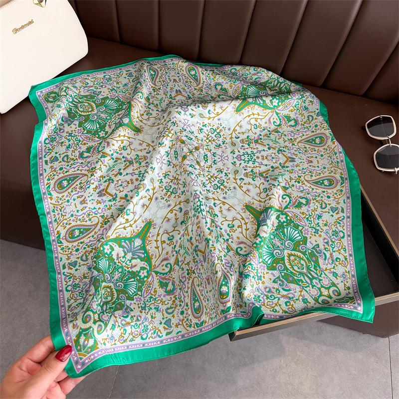 Роскошный дизайнерский платок с принтом Женские атласные платки Бандана Хиджаб Шейный платок Шаль Носовой платок Повязка для волос Фуляр Леди 70*70см 70X70CM
Роскошный дизайнерский платок с принтом Женские атласные платки Бандана Хиджаб Шейный платок Шаль Носовой платок Повязка для волос Фуляр Леди 70*70см 70X70CM