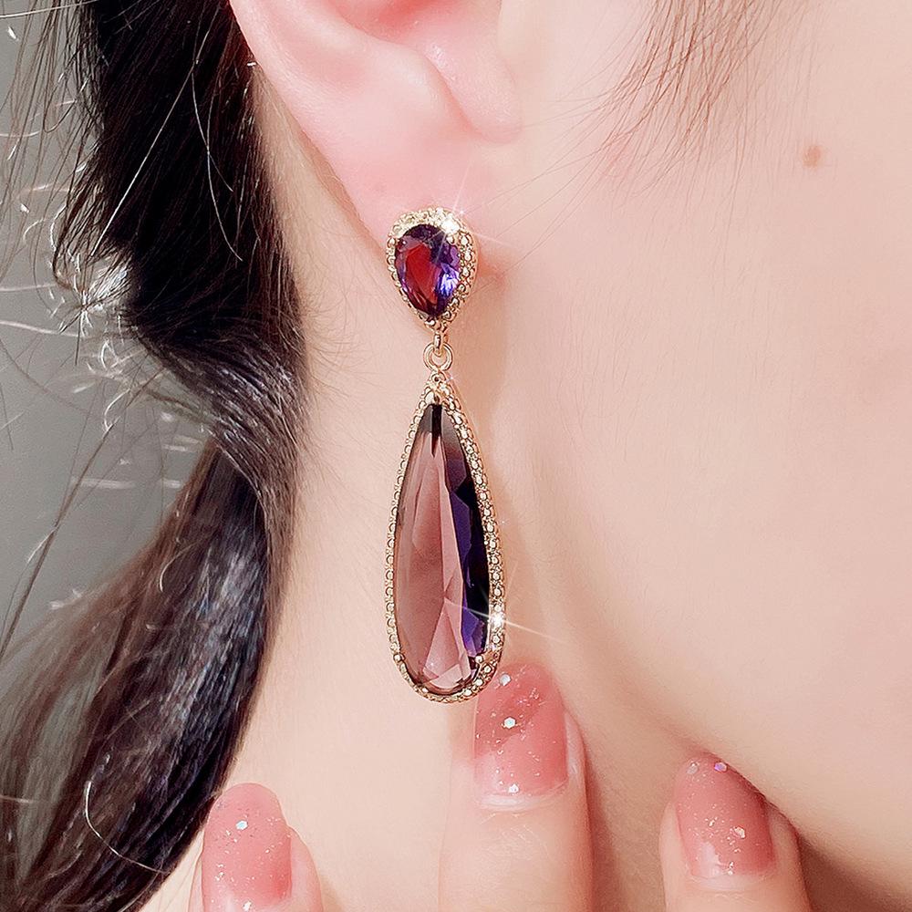 European and American Retro Water Drop Zircon Earrings - Simple, Elegant, Long Style for Evening Parties
European and American Retro Water Drop Zircon Earrings - Simple, Elegant, Long Style for Evening Parties