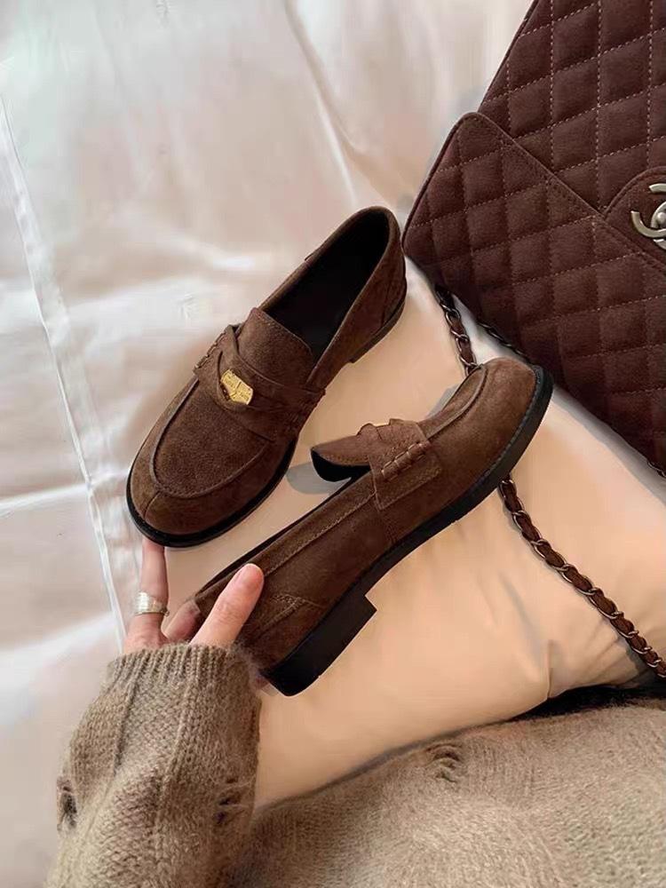 Версия из овчины~ Британский стиль, маленькие золотые монеты, круглый носок, одинарные туфли, ленивые слипоны, маленькие кожаные туфли, женские ретро замшевые лоферы 40
Версия из овчины~ Британский стиль, маленькие золотые монеты, круглый носок, одинарные туфли, ленивые слипоны, маленькие кожаные туфли, женские ретро замшевые лоферы 40