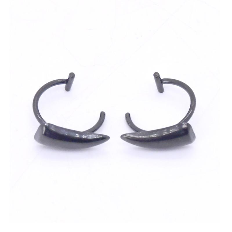 Stainless Steel Gothic Sharp Teeth Lip Clip for Women Men Punk Non Piercing Fake Body Piercing Halloween Jewelry Accessories
Stainless Steel Gothic Sharp Teeth Lip Clip for Women Men Punk Non Piercing Fake Body Piercing Halloween Jewelry Accessories
