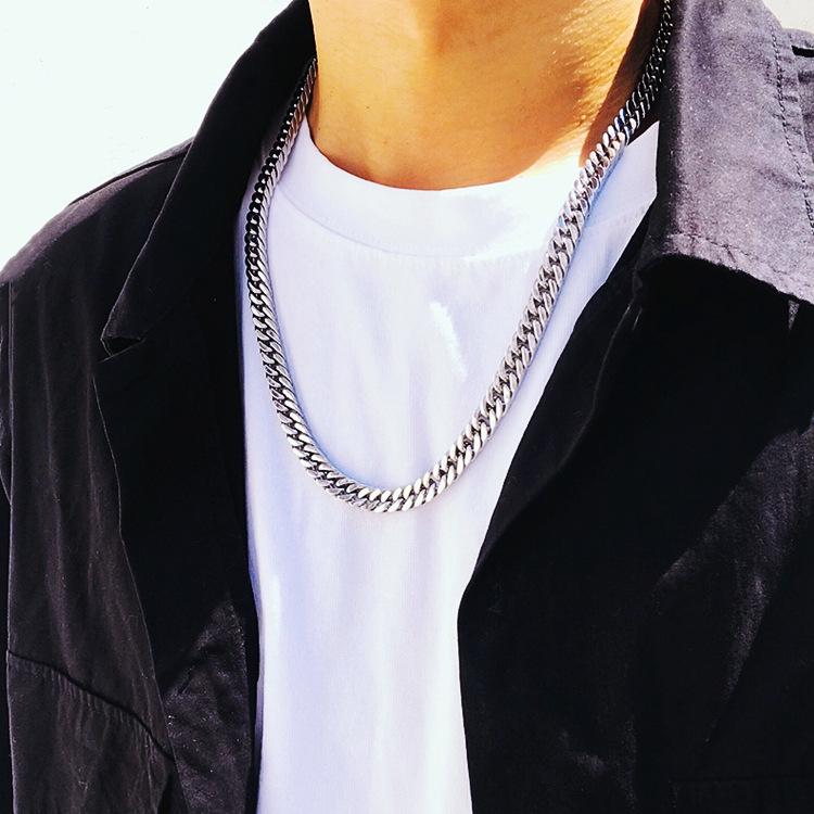 European & American Hip-Hop Chunky Cuban Chain Necklace - Trendy Street-Style for Men & Women, High-End Wide Clavicle Accessory
European & American Hip-Hop Chunky Cuban Chain Necklace - Trendy Street-Style for Men & Women, High-End Wide Clavicle Accessory