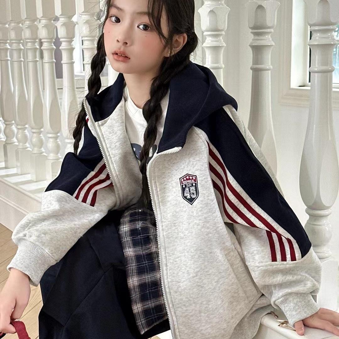 Girls Color Block Hooded Jacket - Fashionable Autumn/Winter Coat & Casual Sweatshirt 120 cm сірий колір
Girls Color Block Hooded Jacket - Fashionable Autumn/Winter Coat & Casual Sweatshirt 120 cm сірий колір