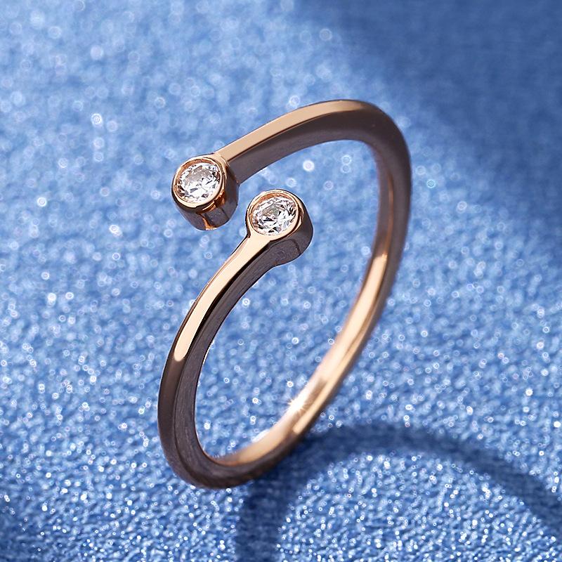 Серебряное кольцо S925, классическое кольцо из муассанита с шестью когтями для женщин, 1 каратное гальваническое золото 18 карат, универсальное украшение для рук высшего качества one size
Серебряное кольцо S925, классическое кольцо из муассанита с шестью когтями для женщин, 1 каратное гальваническое золото 18 карат, универсальное украшение для рук высшего качества one size