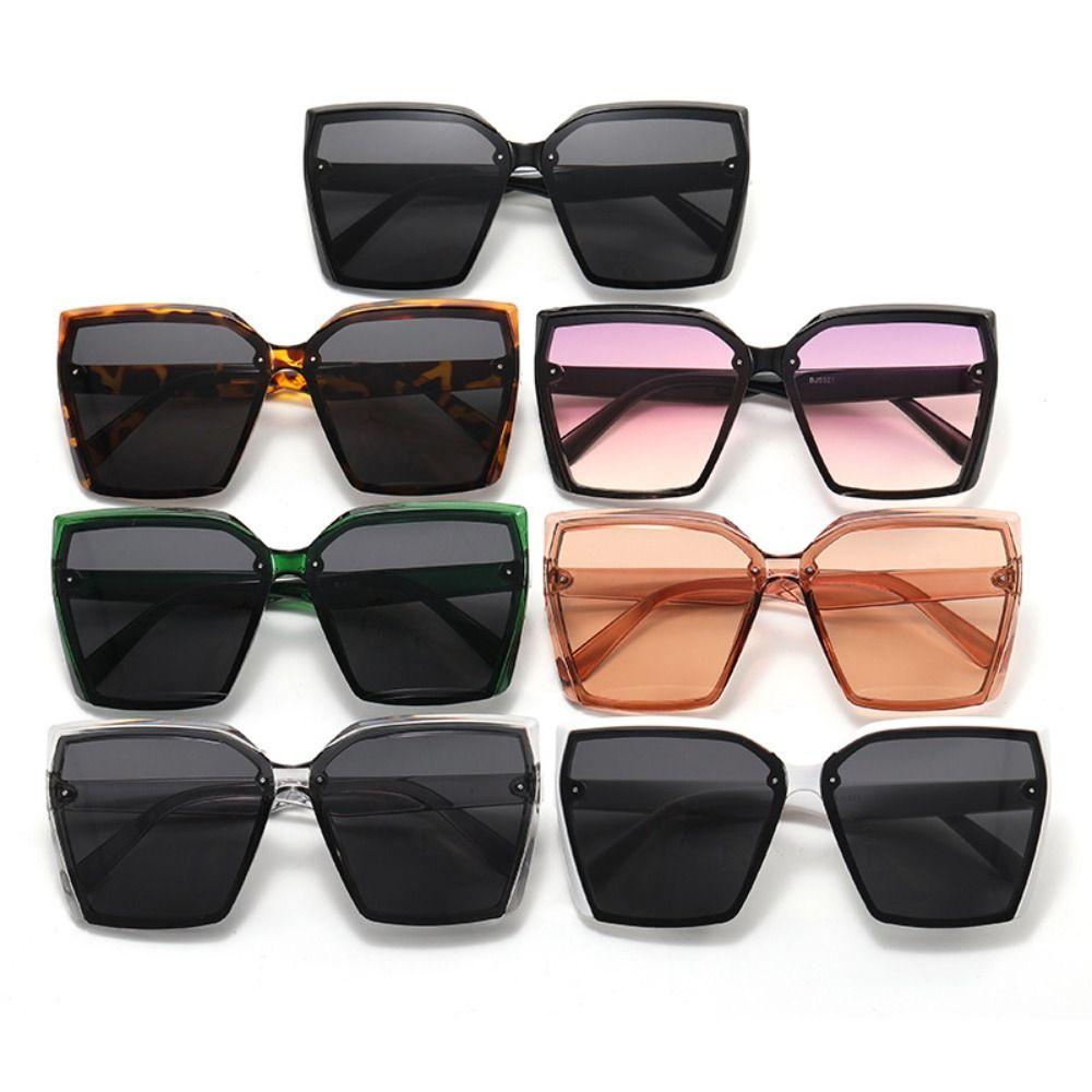 Unisex Square Frame Sunglasses Fashionable Beach Sunshade Perfect for Daily and Photography Transparent Green-Gray
Unisex Square Frame Sunglasses Fashionable Beach Sunshade Perfect for Daily and Photography Transparent Green-Gray