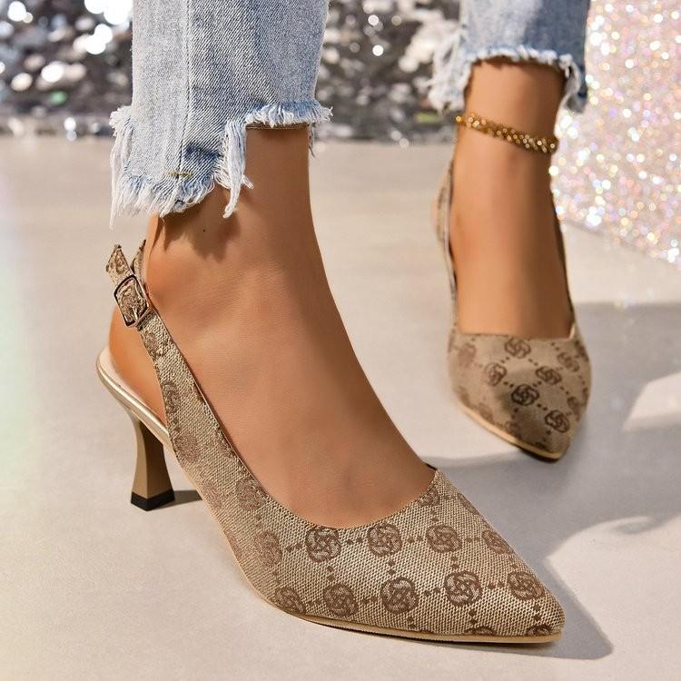 2024 new foreign trade solid color fine heel high heel large size European and American pointed hollow one-word buckle women s sandals 35 чёрный
2024 new foreign trade solid color fine heel high heel large size European and American pointed hollow one-word buckle women s sandals 35 чёрный