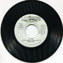 7inch Record HAWKEYE - Di Ting BYJ7069 Big Yard Music 2006 Jamaica Reggae, Ska & Dub Used
7inch Record HAWKEYE - Di Ting BYJ7069 Big Yard Music 2006 Jamaica Reggae, Ska & Dub Used