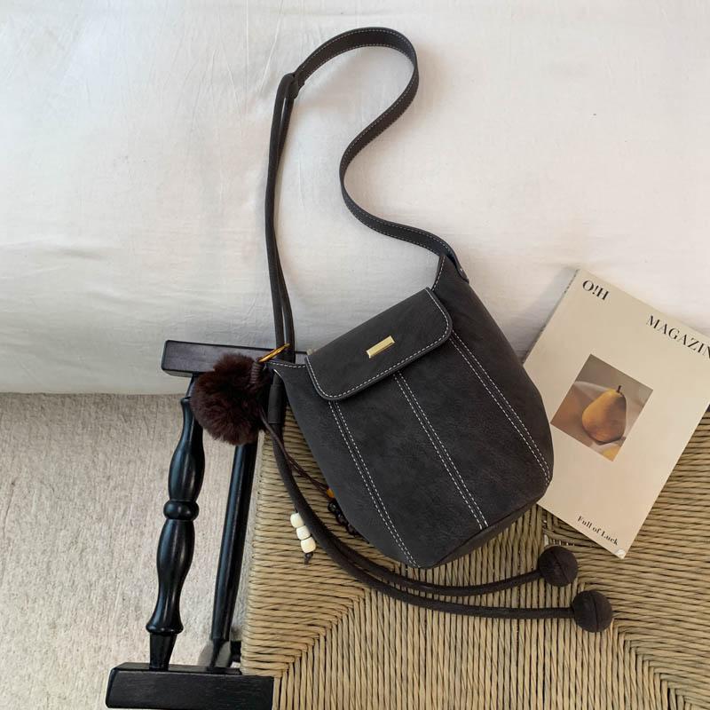 Geometric Shape Crossbody Bags For Women Pure Color Commute Shoulder Phe Purse Casual Street Small Tote Handbags With Pendant 19x11x20cm
Geometric Shape Crossbody Bags For Women Pure Color Commute Shoulder Phe Purse Casual Street Small Tote Handbags With Pendant 19x11x20cm