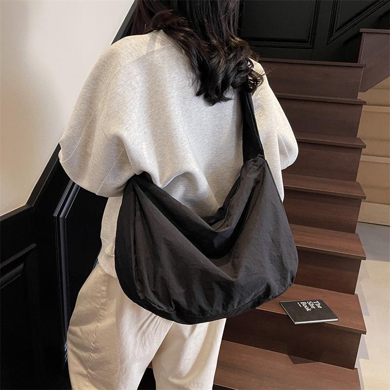 Мужская и женская холщовая сумка кроссбоди большой вместимости в японском стиле чёрный
Мужская и женская холщовая сумка кроссбоди большой вместимости в японском стиле чёрный