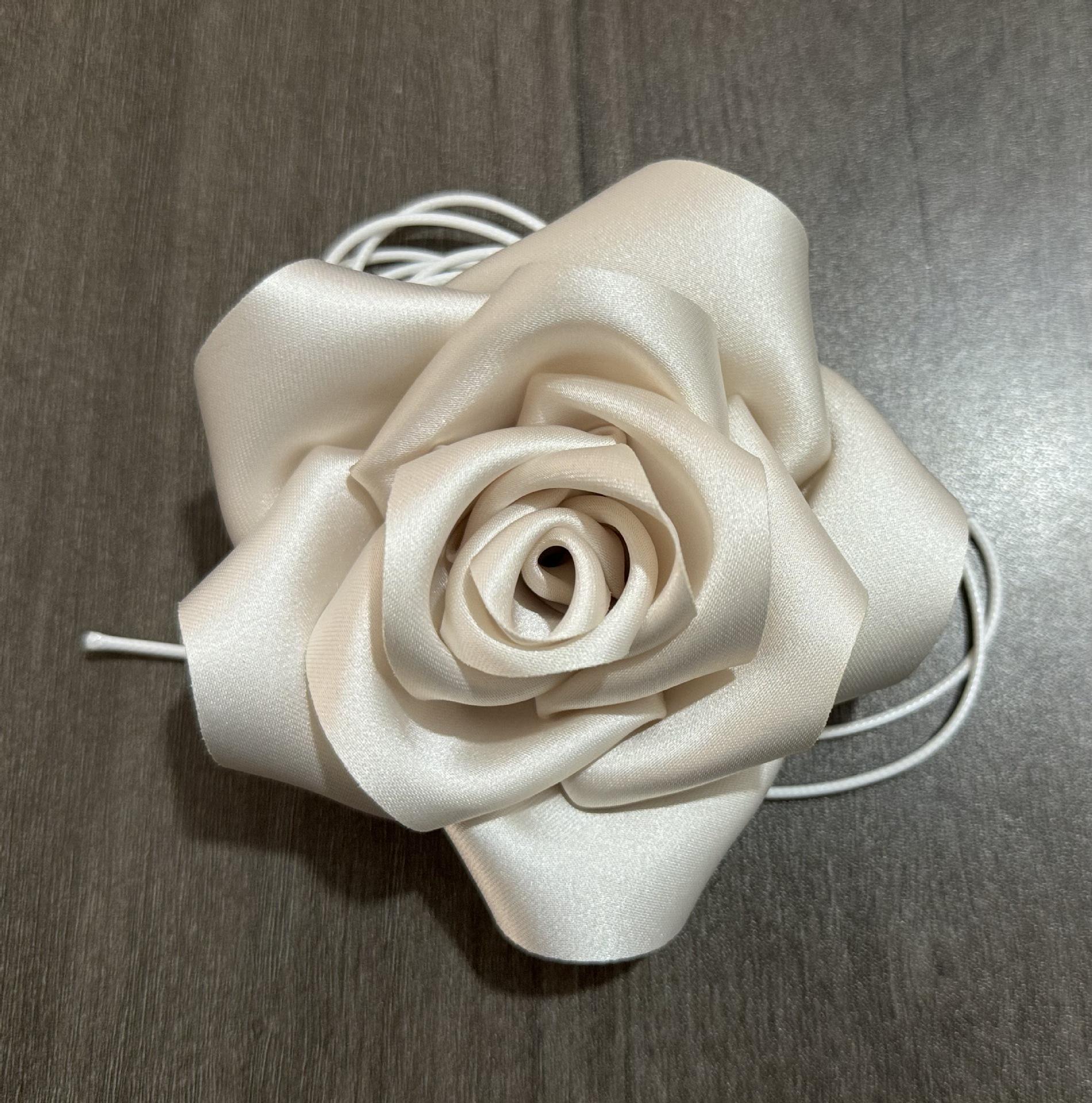 Винтажное ожерелье-чокер с цветком из розового атласа и повязка для волос - Универсальный женский аксессуар для талии
Винтажное ожерелье-чокер с цветком из розового атласа и повязка для волос - Универсальный женский аксессуар для талии