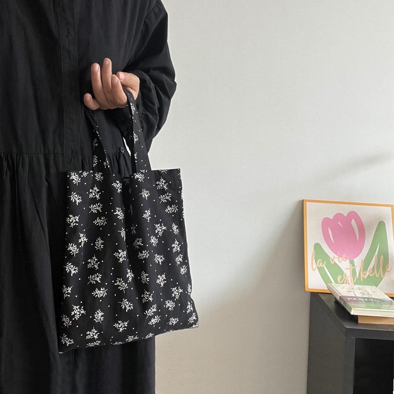 Japanese niche lazy cotton bag black elegant versatile small handbag mini walking bag carry-on small bag women
Japanese niche lazy cotton bag black elegant versatile small handbag mini walking bag carry-on small bag women