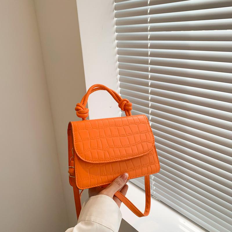 Весна 2024 года, новая сумка с каменным узором Xiaoxiangfeng, модная и простая, темпераментная, на одно плечо, повседневная, маленькая квадратная сумка