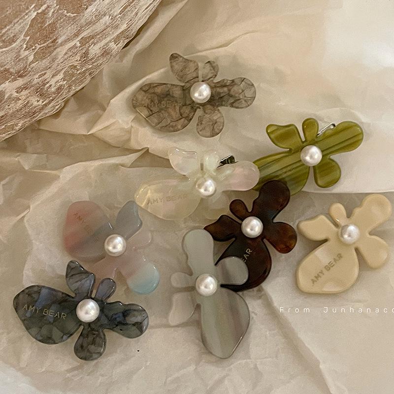 Acetic Acid Floral Hairpin for Women s Side Bangs - Sweet Headdress Clip, Trendy New Hair Accessory.
Acetic Acid Floral Hairpin for Women s Side Bangs - Sweet Headdress Clip, Trendy New Hair Accessory.
