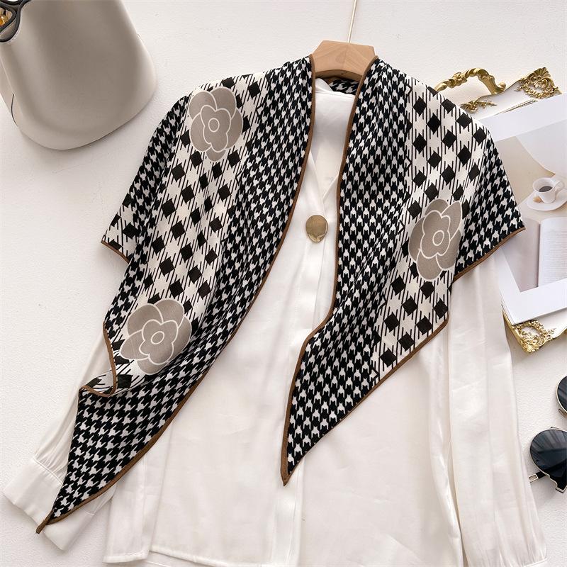 Thousand Birds Grid Flower Herringbone Velvet Printed Triangle Scarf Shawl External Scarf Headscarf Fashion Autumn And Winter Scarf 143*90cm
Thousand Birds Grid Flower Herringbone Velvet Printed Triangle Scarf Shawl External Scarf Headscarf Fashion Autumn And Winter Scarf 143*90cm