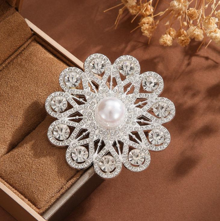 Gold/Silver Fashion Rhinestone Pearl Sun Style Brooches For Women Dress Clothing Coat Jewelry Accessries Gifts срібний
Gold/Silver Fashion Rhinestone Pearl Sun Style Brooches For Women Dress Clothing Coat Jewelry Accessries Gifts срібний
