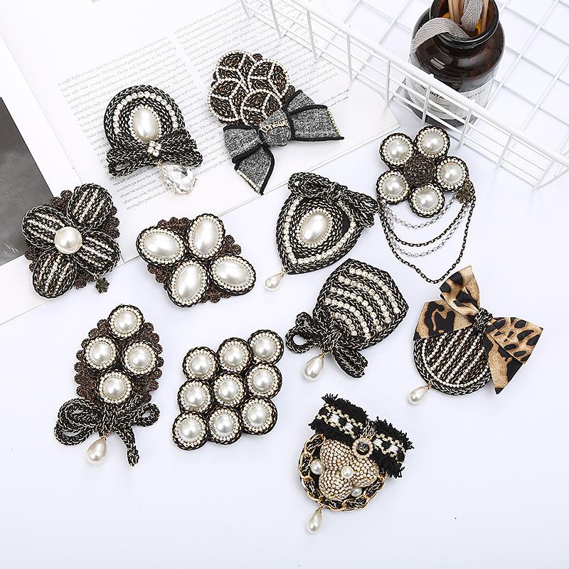 Classic Pearl Tassel Bow Badges For Women Men Vintage Handmade Weave Brooches Pins Suit Clothing Accessories Unisex Pin
Classic Pearl Tassel Bow Badges For Women Men Vintage Handmade Weave Brooches Pins Suit Clothing Accessories Unisex Pin