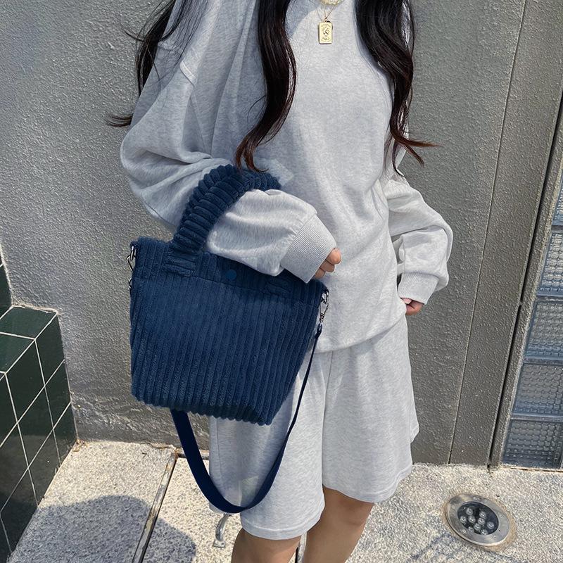 2024 Autumn/Winter Women s Corduroy Plush Crossbody Handbag Tote
2024 Autumn/Winter Women s Corduroy Plush Crossbody Handbag Tote