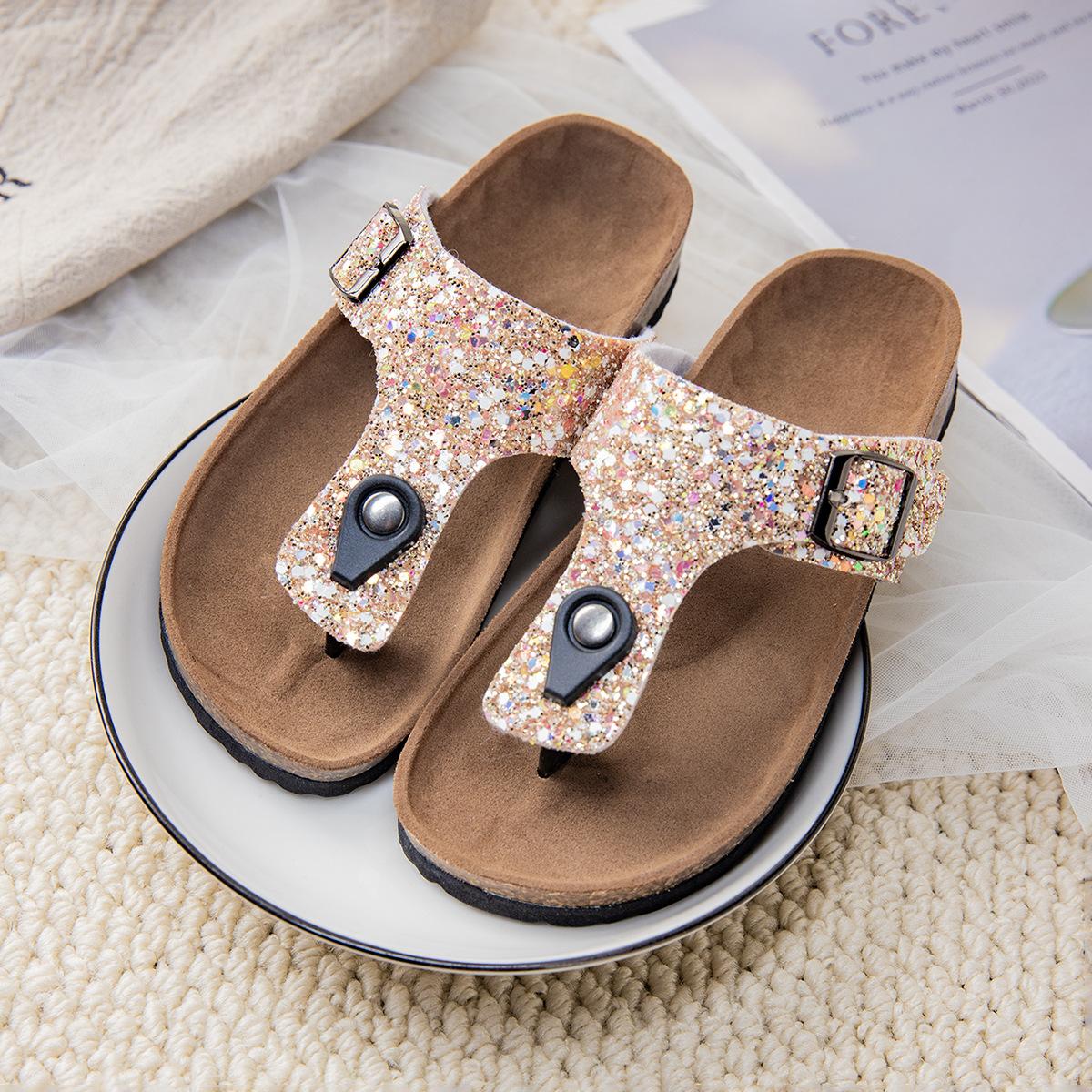 Fashion Girls Shoes 2025 Summer New Kids Sandals Simple Comfort Girls Flip Flops Anti Slip Versatile Child Outdoor Beach Shoes 27insole17.7cm золотий
Fashion Girls Shoes 2025 Summer New Kids Sandals Simple Comfort Girls Flip Flops Anti Slip Versatile Child Outdoor Beach Shoes 27insole17.7cm золотий