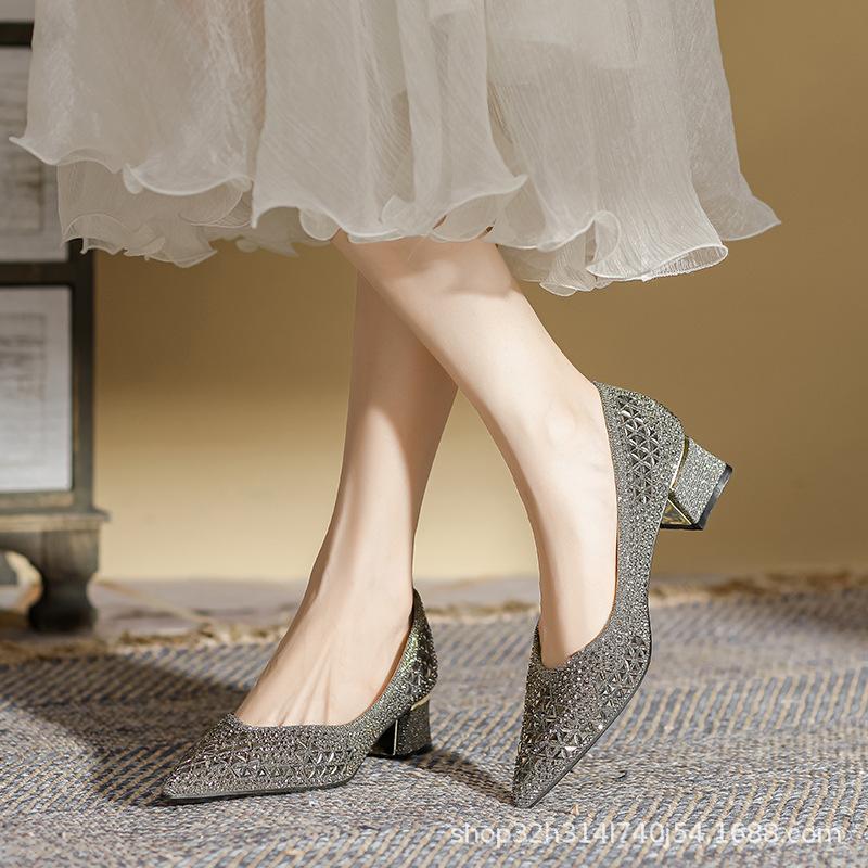 French pointed single shoes women s spring and summer 2025 new shallow mouth rhinestone flat bottom laden shoes temperament casual versatile 34 чёрный
French pointed single shoes women s spring and summer 2025 new shallow mouth rhinestone flat bottom laden shoes temperament casual versatile 34 чёрный