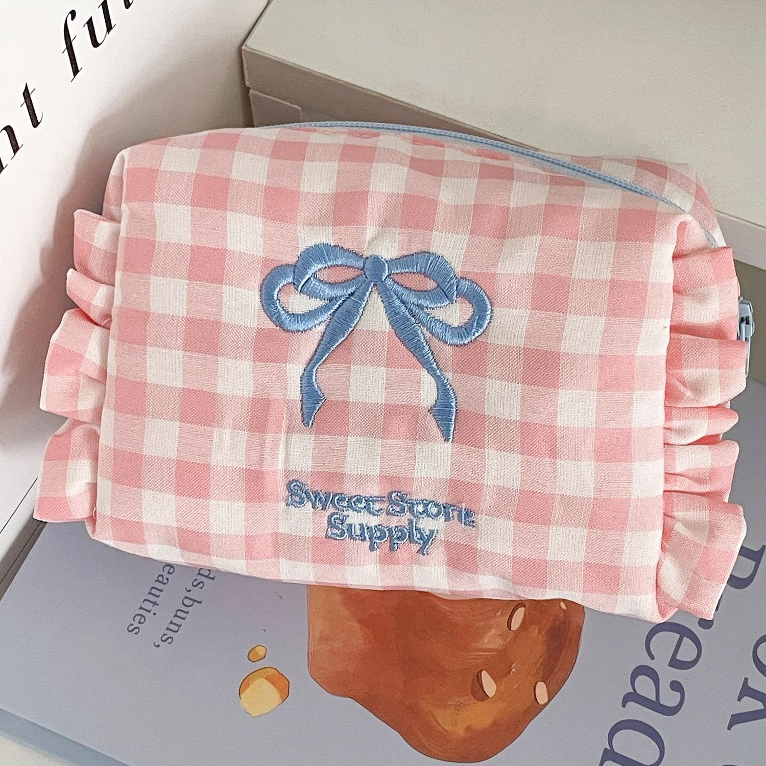 Plaid Bow Change Purse Women s Storage Bag Sweet Ruffle Girls Cosmetic Bag Makeup Case Travel Portable Wash Bag Female Clutch розовый
Plaid Bow Change Purse Women s Storage Bag Sweet Ruffle Girls Cosmetic Bag Makeup Case Travel Portable Wash Bag Female Clutch розовый