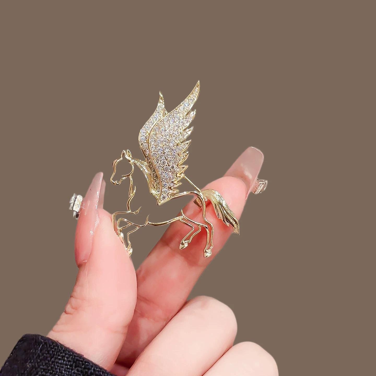 Exquisite Openwork Horse Brooch 2025: New Year Design Pin for Men & Women - Year of the Horse Accessories
Exquisite Openwork Horse Brooch 2025: New Year Design Pin for Men & Women - Year of the Horse Accessories