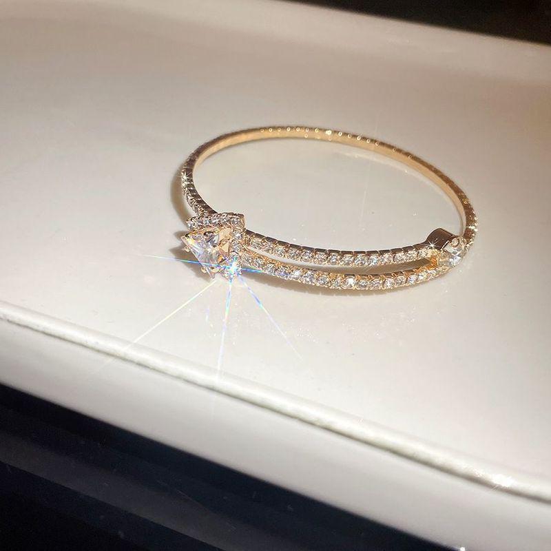 Elegant Pearl Diamond Inlaid Double Layer Bangle
Elegant Pearl Diamond Inlaid Double Layer Bangle
