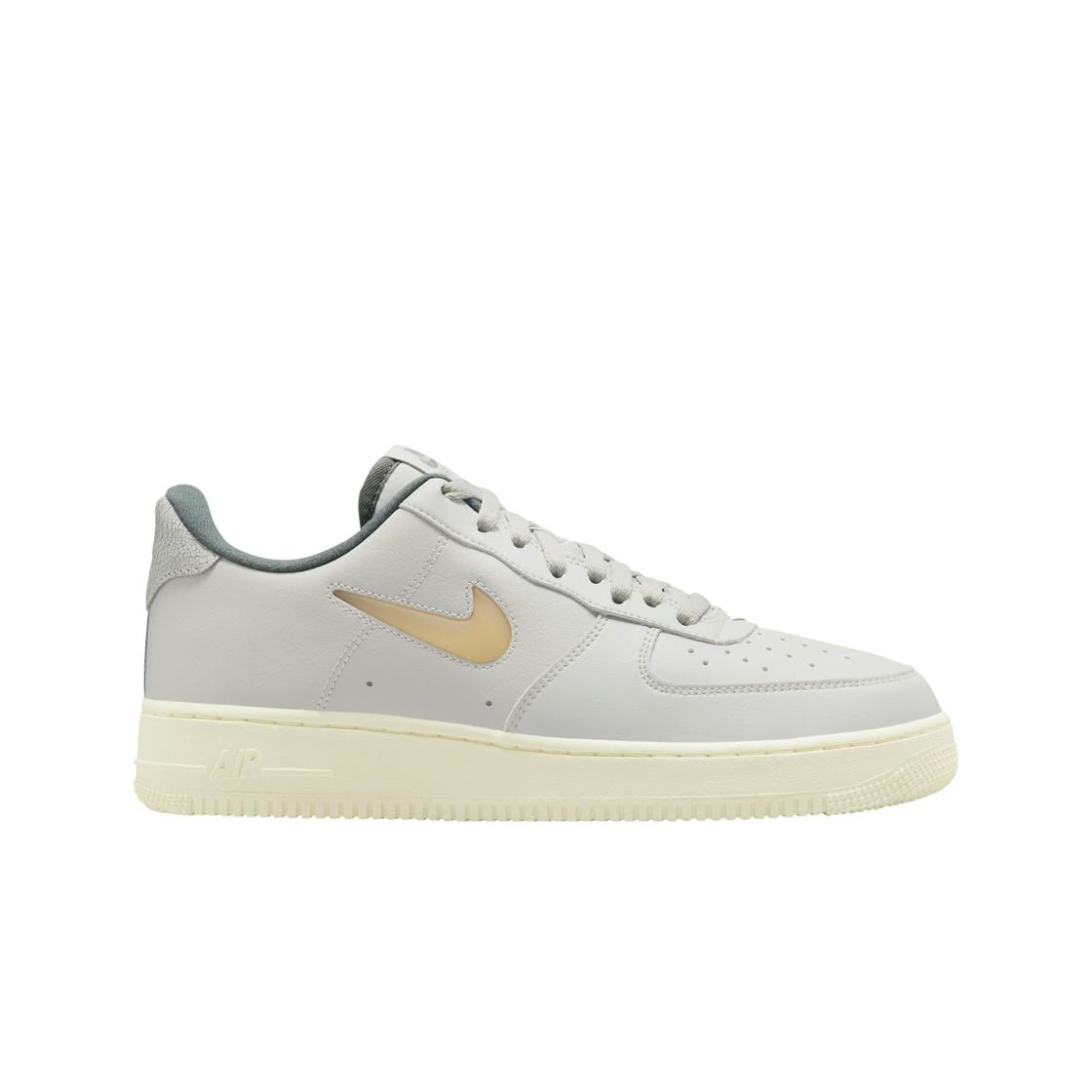 Мужские кроссовки Nike Air Force 1 07 LX Light Bone and Coconut Milk DC8894-001
Мужские кроссовки Nike Air Force 1 07 LX Light Bone and Coconut Milk DC8894-001
