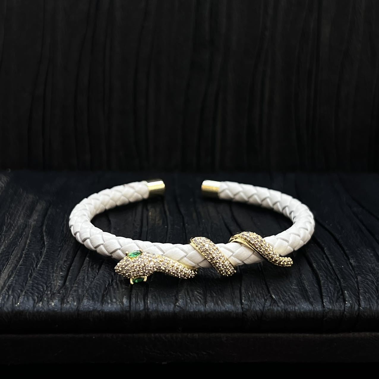 2026 Snake Full Diamond Spirit Snake Hand Rope Natal Year Red Rope Light Luxury High-end Versatile Exquisite Girlfriend Gift 18CM білий
2026 Snake Full Diamond Spirit Snake Hand Rope Natal Year Red Rope Light Luxury High-end Versatile Exquisite Girlfriend Gift 18CM білий